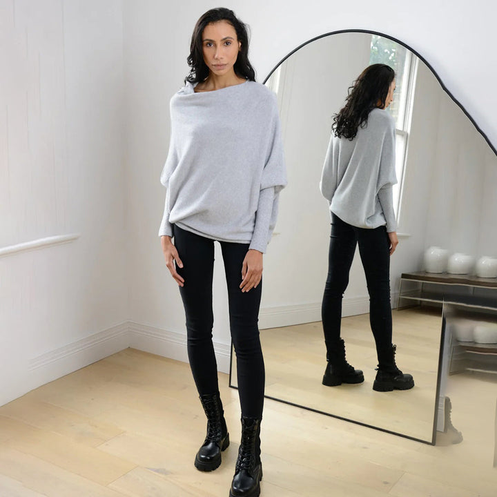 Verfijnde en relaxte trui met open schouder-Blouses-Calora-Lichtgrijs-Eén maat-Calora