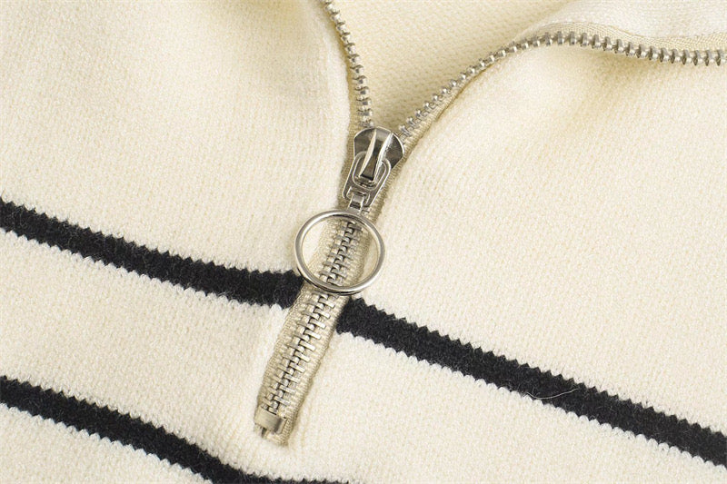 CALORA_ Vintage Chic Gebreide Trui voor Dames met Kwart Rits in Crème en Blauwgestreept