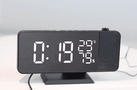 CALORA_ Voltify | Alarmklok met LED Scherm - 180° Projector - USB lader