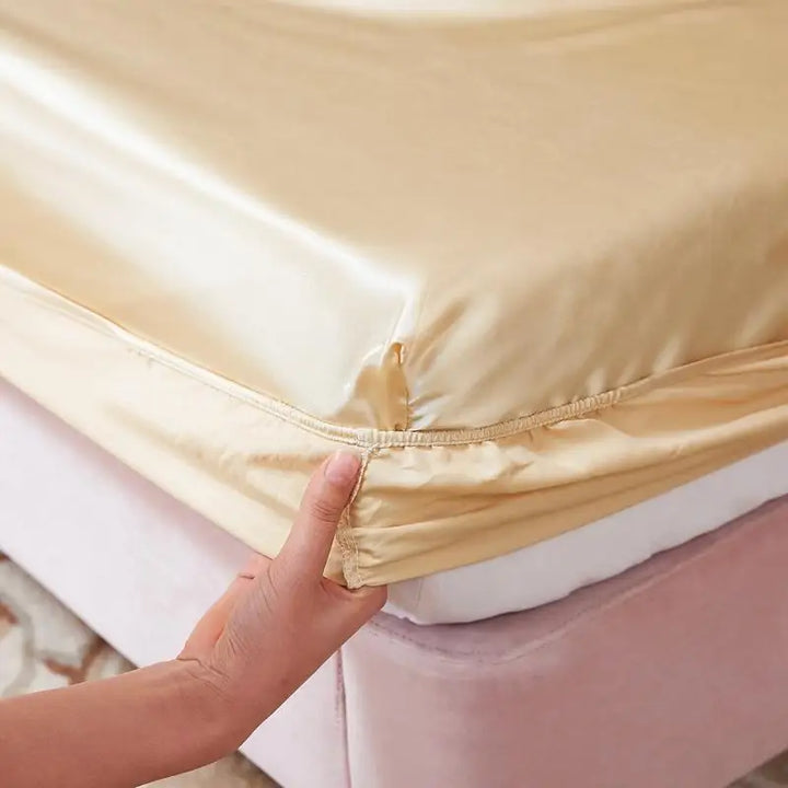 CALORA_ Wasbaar Luxe Satijnen Elastisch Hoeslaken voor een Tweepersoonsbed