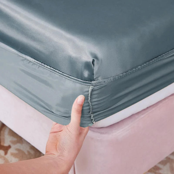 CALORA_ Wasbaar Luxe Satijnen Elastisch Hoeslaken voor een Tweepersoonsbed