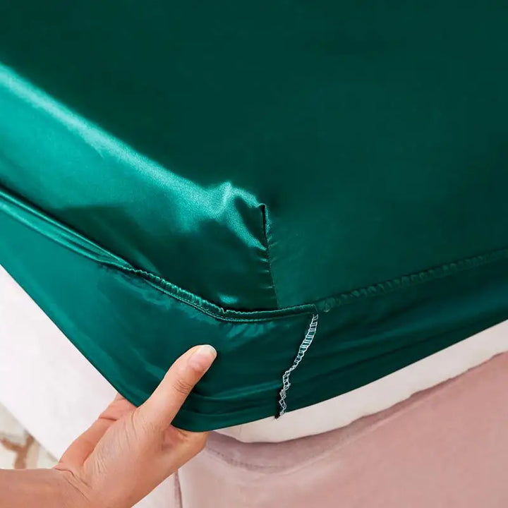 CALORA_ Wasbaar Luxe Satijnen Elastisch Hoeslaken voor een Tweepersoonsbed