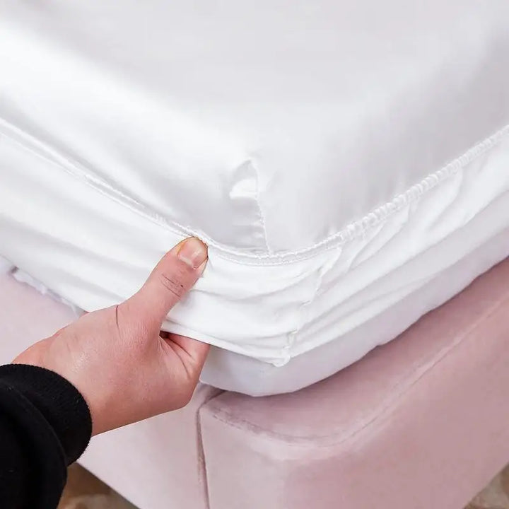 CALORA_ Wasbaar Luxe Satijnen Elastisch Hoeslaken voor een Tweepersoonsbed