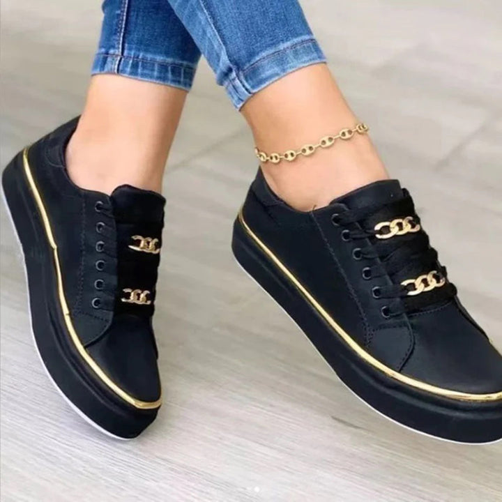 CALORA_ Witte Dames Sneakers met Gouden Accenten voor Stijl en Comfort