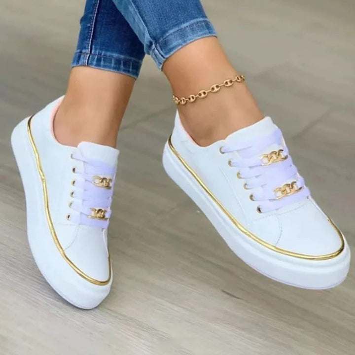 CALORA_ Witte Dames Sneakers met Gouden Accenten voor Stijl en Comfort